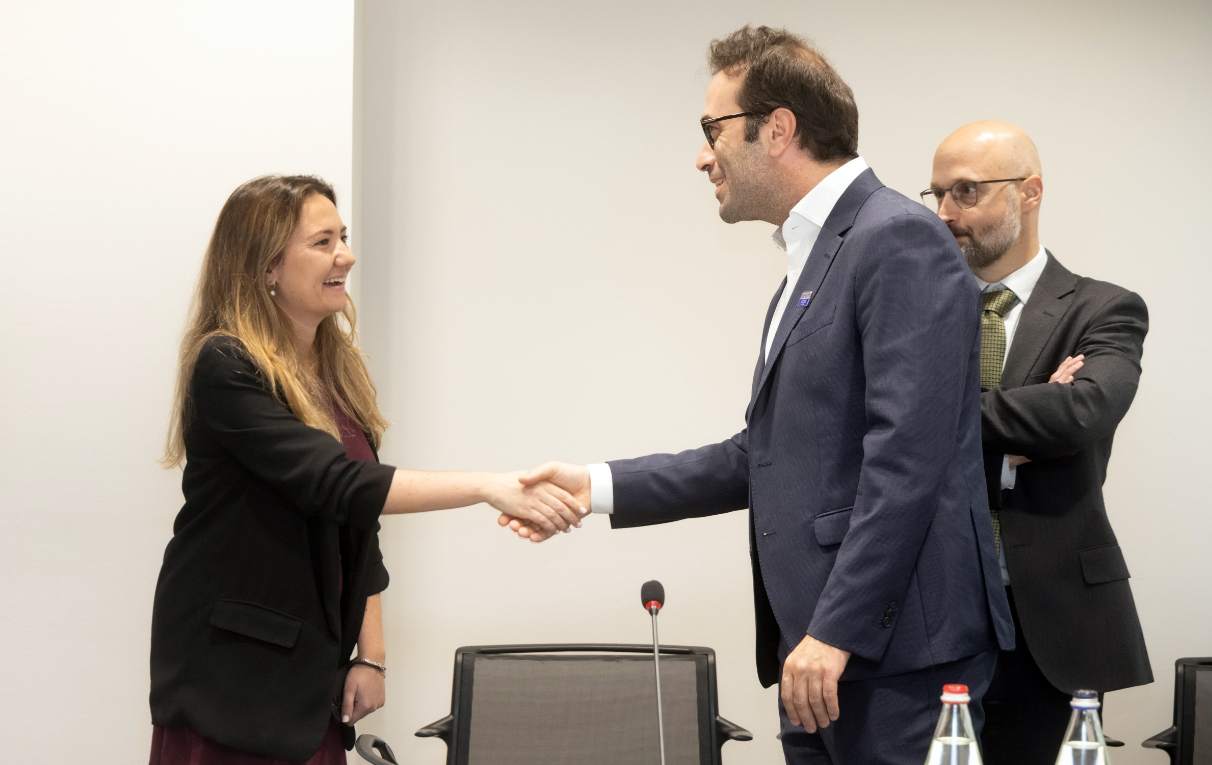 Representantes de Management Solutions participan en la mesa de dialogo que Carlos Cuerpo, Ministro de Economía, Comercio y Empresa, mantuvo con directivos españoles del ESM en Luxemburgo