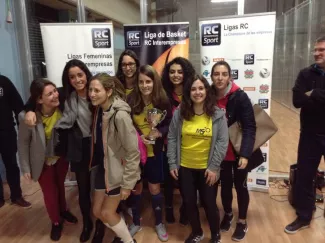 Management Solutions logra el tercer puesto en un torneo interempresas de fútbol sala femenino